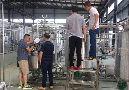 湖北某药业来秋立进行配液系统设备工厂验收
